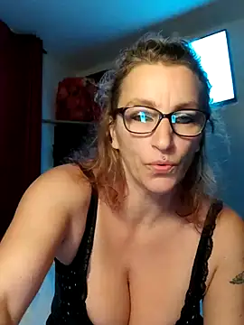 Fifi83Bell online show from 12.18.25