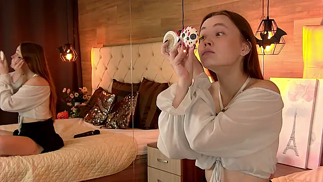 EmmaCamm online show from 10.28.25