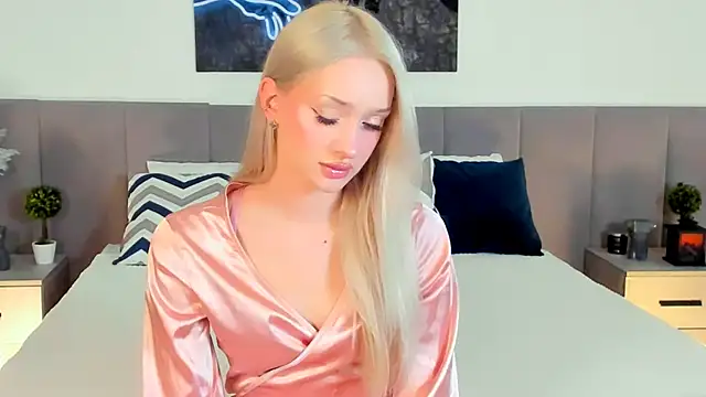 SugarWhisper online show from 11.18.25