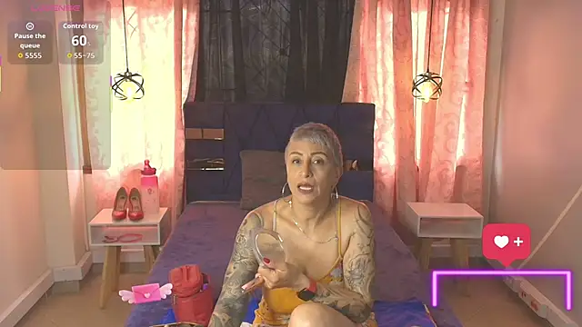 Snapshot of Charlotte__Gray chatting on 11.24.25 Charlotte Gray online show from 11.24.25