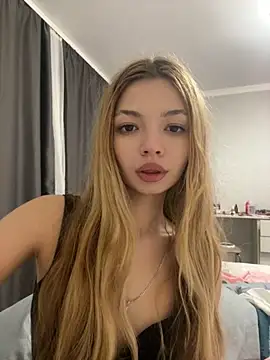  Siennaaa  online show from 11.28.25