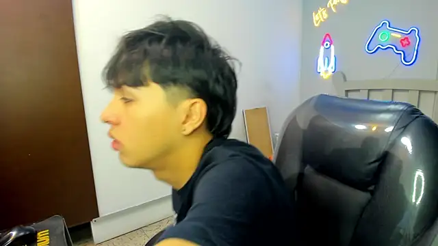 StiwenTwink online show from 10.14.25