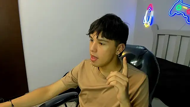 StiwenTwink online show from 11.17.25