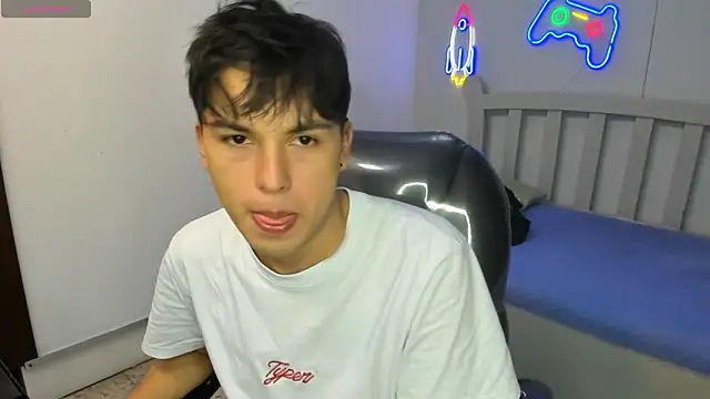 StiwenTwink online show from 11.18.25