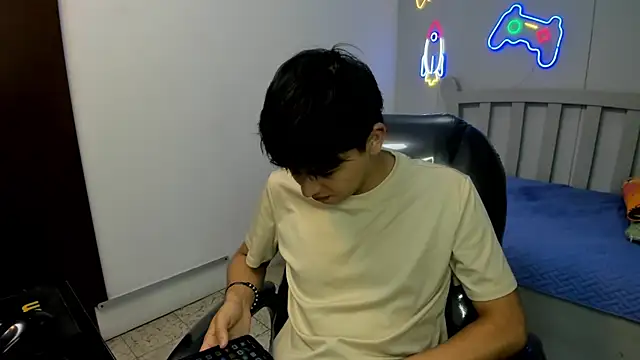 StiwenTwink online show from 11.26.25