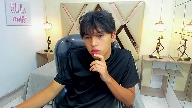 Snapshot of StiwenTwink chatting on 02.12.26 StiwenTwink online show from 02.12.26