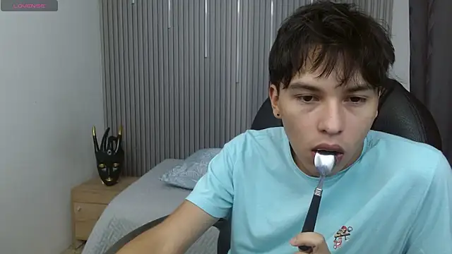 Snapshot of StiwenTwink chatting on 03.17.26 StiwenTwink online show from 03.17.26