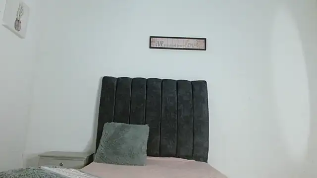 ManuelaDelgado online show from 10.26.25