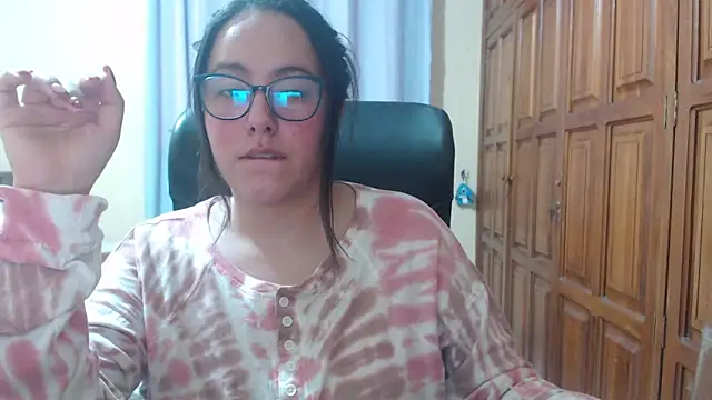 Snapshot of Venus_cat_ chatting on 01.19.26 Venus cat online show from 01.19.26