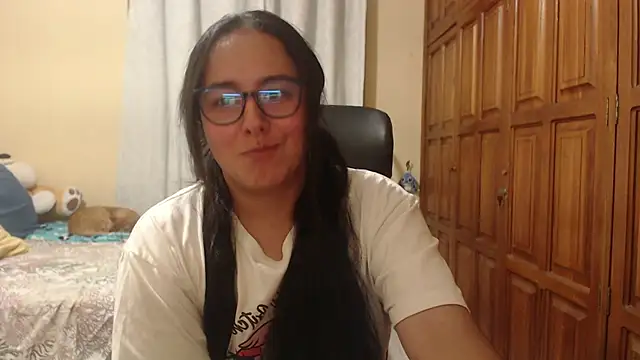 Snapshot of Venus_cat_ chatting on 03.08.26 Venus cat online show from 03.08.26