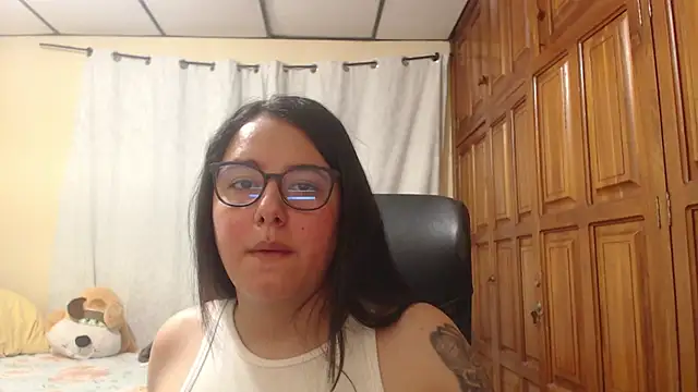 Snapshot of Venus_cat_ chatting on 05.17.26 Venus cat online show from 05.17.26