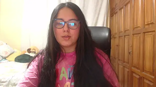 Snapshot of Venus_cat_ chatting on 05.18.26 Venus cat online show from 05.18.26