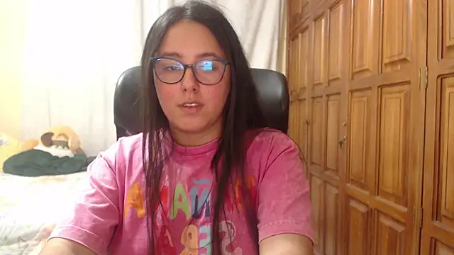 Snapshot of Venus_cat_ chatting on 05.18.26 Venus cat online show from 05.18.26