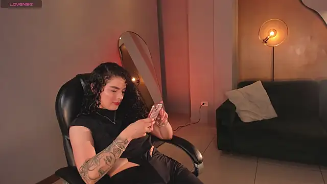 KylieJenkins online show from 12.16.25