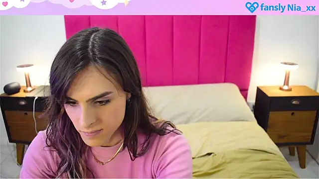 Snapshot of estrogen_nia chatting on 10.05.25 estrogen nia online show from 10.05.25