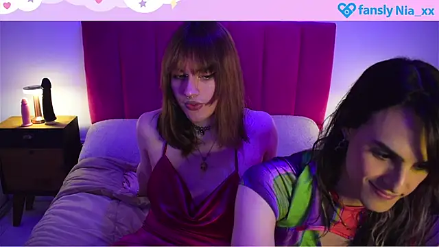 Snapshot of estrogen_nia chatting on 10.09.25 estrogen nia online show from 10.09.25