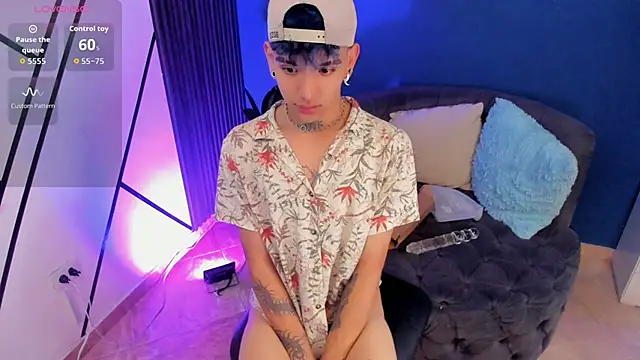 Snapshot of todoroki_g chatting on 11.25.25 todoroki g online show from 11.25.25