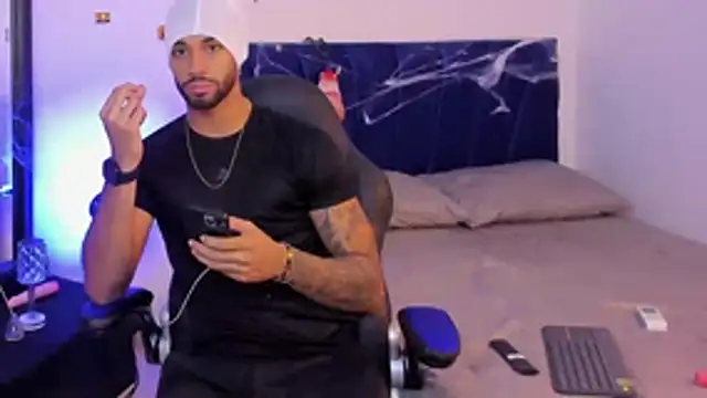 Snapshot of theo_sky1 chatting on 10.31.25 theo sky1 online show from 10.31.25