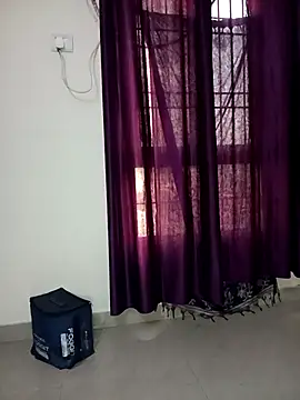 Snapshot of Kitty_18teen chatting on 11.24.25 Kitty 18teen online show from 11.24.25