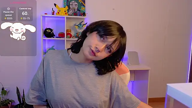 Snapshot of Sallie_Doll chatting on 11.21.25 Sallie Doll online show from 11.21.25