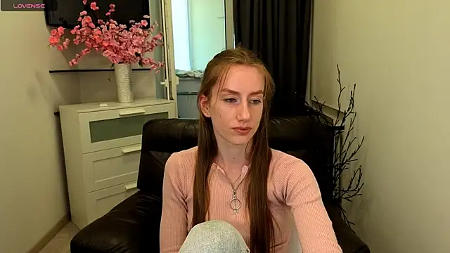 Snapshot of GoldenRose_ chatting on 05.26.26 GoldenRose online show from 05.26.26