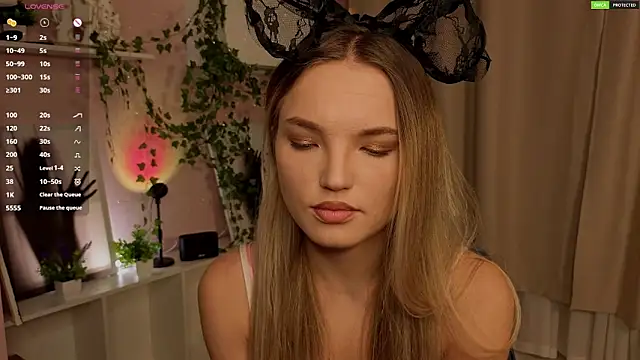 JulieLupo online show from 11.30.25