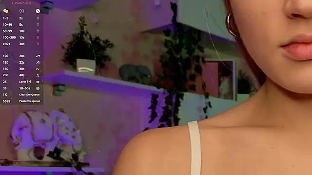 JulieLupo online show from 12.05.25