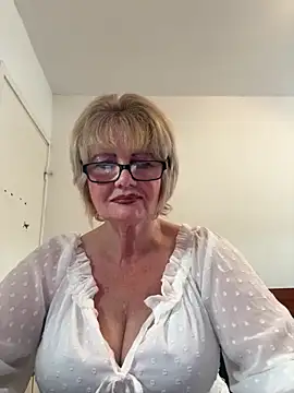 Snapshot of BoloshkaBlonda chatting on 06.19.26 BoloshkaBlonda online show from 06.19.26