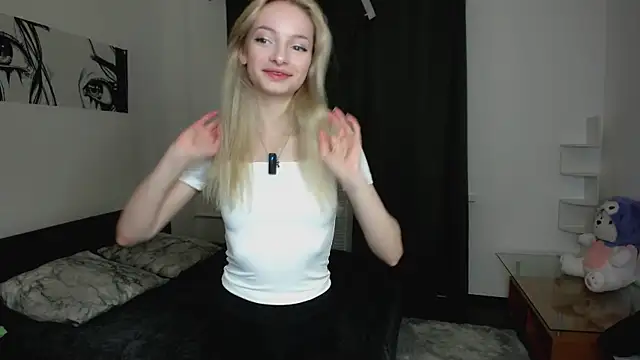 Snapshot of PocketDollX chatting on 10.24.25 PocketDollX online show from 10.24.25