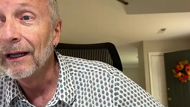 Snapshot of ApolloThrust chatting on 10.21.25 ApolloThrust online show from 10.21.25