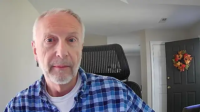 Snapshot of ApolloThrust chatting on 10.22.25 ApolloThrust online show from 10.22.25