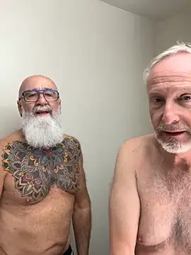 Snapshot of ApolloThrust chatting on 10.31.25 ApolloThrust online show from 10.31.25