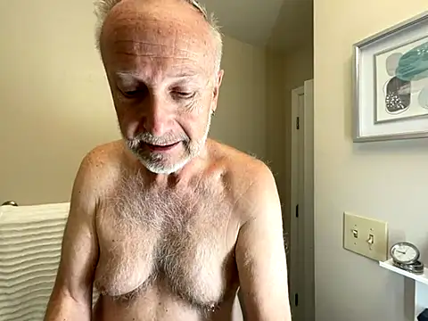 Snapshot of ApolloThrust chatting on 11.12.25 ApolloThrust online show from 11.12.25