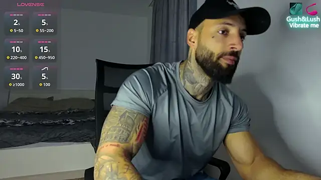 Snapshot of MasculineGuy99 chatting on 10.18.25 MasculineGuy99 online show from 10.18.25