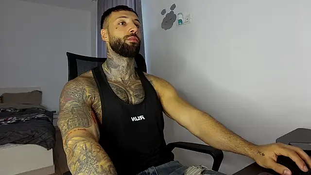 Snapshot of MasculineGuy99 chatting on 11.09.25 MasculineGuy99 online show from 11.09.25