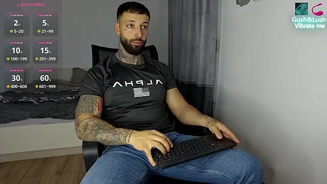 Snapshot of MasculineGuy99 chatting on 11.18.25 MasculineGuy99 online show from 11.18.25