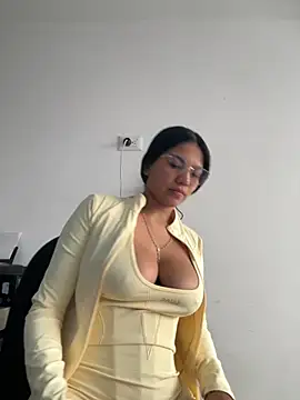 Snapshot of Pocahontas_sun chatting on 11.18.25 Pocahontas sun online show from 11.18.25