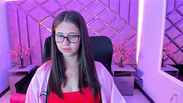 Snapshot of sarah_sweett_ chatting on 07.18.26 sarah sweett online show from 07.18.26