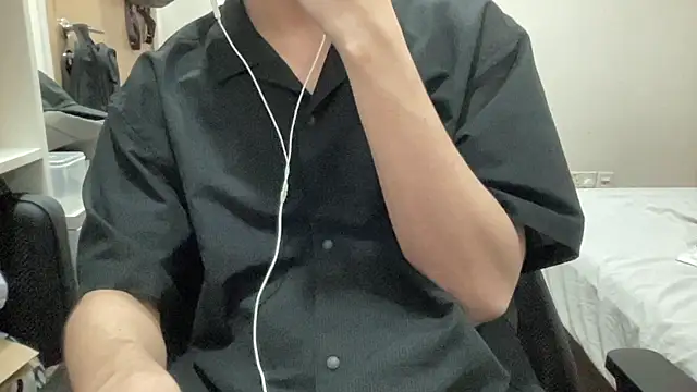 Snapshot of 16hornydog chatting on 11.15.25 16hornydog online show from 11.15.25