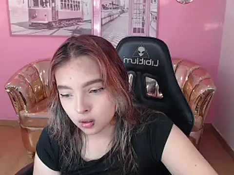 Snapshot of mia_foster_t chatting on 10.07.25 mia foster t online show from 10.07.25