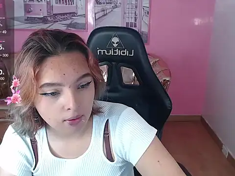 Snapshot of mia_foster_t chatting on 10.31.25 mia foster t online show from 10.31.25