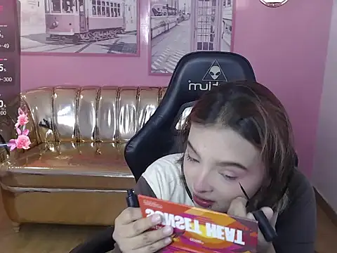 Snapshot of mia_foster_t chatting on 11.07.25 mia foster t online show from 11.07.25