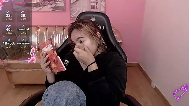 Snapshot of mia_foster_t chatting on 11.08.25 mia foster t online show from 11.08.25