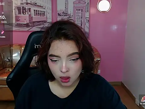 Snapshot of mia_foster_t chatting on 11.19.25 mia foster t online show from 11.19.25