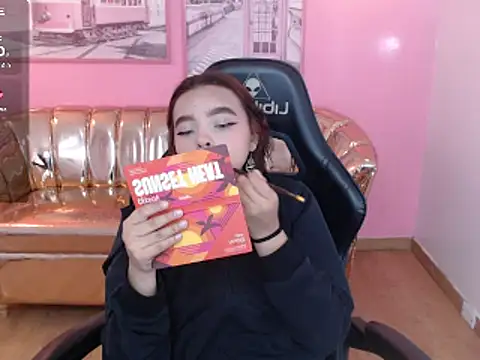 Snapshot of mia_foster_t chatting on 11.24.25 mia foster t online show from 11.24.25