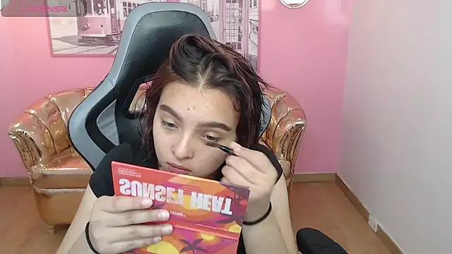 Snapshot of mia_foster_t chatting on 11.30.25 mia foster t online show from 11.30.25