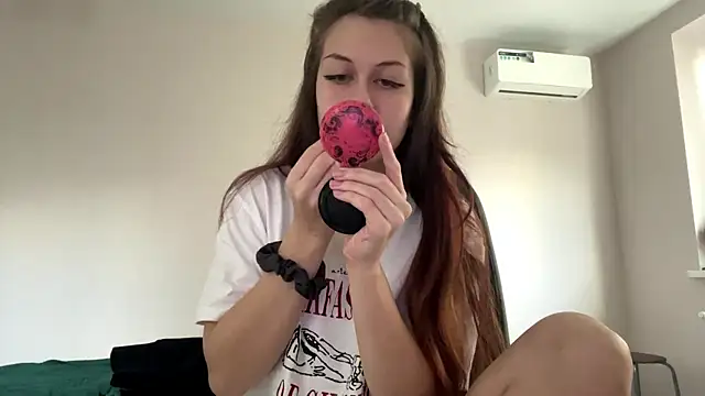 Snapshot of Nayra_flash chatting on 10.30.25 Nayra flash online show from 10.30.25