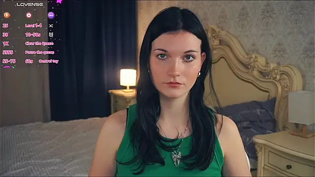 Snapshot of BettieBourque chatting on 11.24.25 BettieBourque online show from 11.24.25