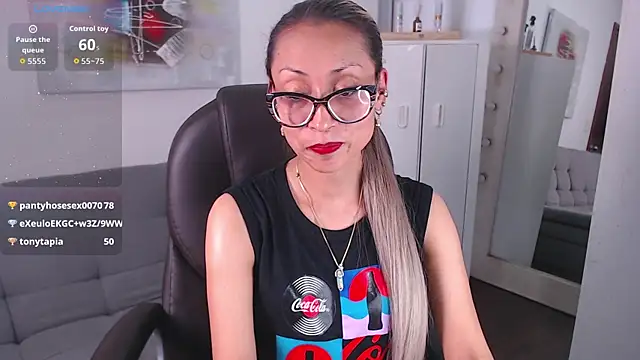 alexia james  online show from 04.17.26