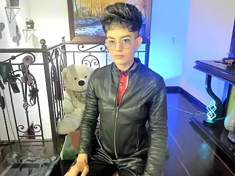 Snapshot of Zulyhenao chatting on 10.14.25 Zulyhenao online show from 10.14.25